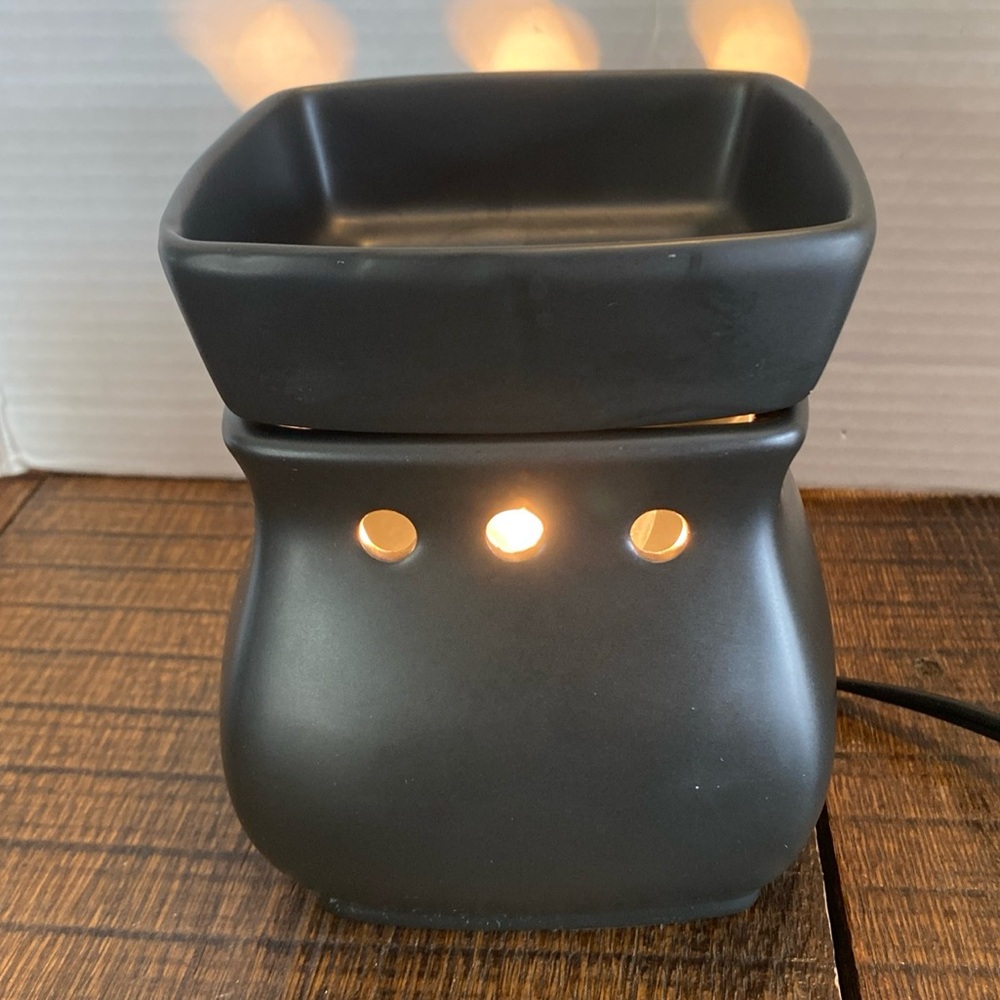 Scentsy Wax Warmer Classic Satin Black 19744 Square Curve Halloween Large Warmer